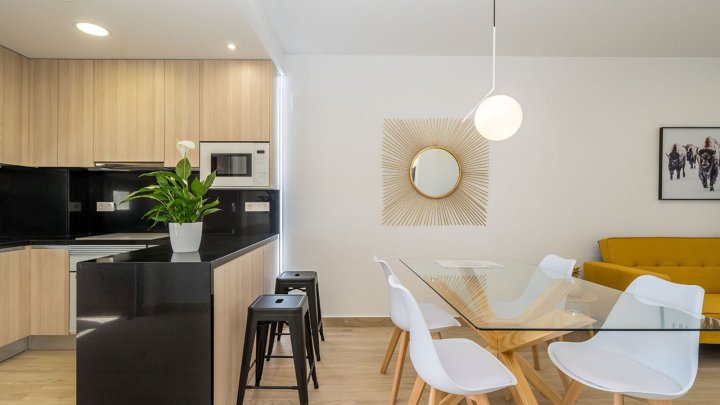Exklusive Obergeschoss-Wohnungen mit 3 Schlafzimmern, 2 Bädern, Dachterrasse und Gemeinschaftspool