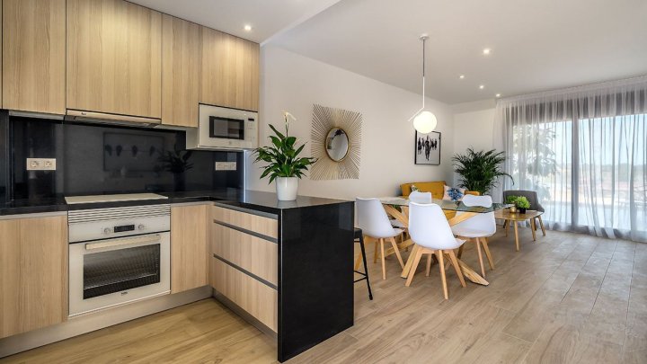 Exklusive Obergeschoss-Wohnungen mit 3 Schlafzimmern, 2 Bädern, Dachterrasse und Gemeinschaftspool