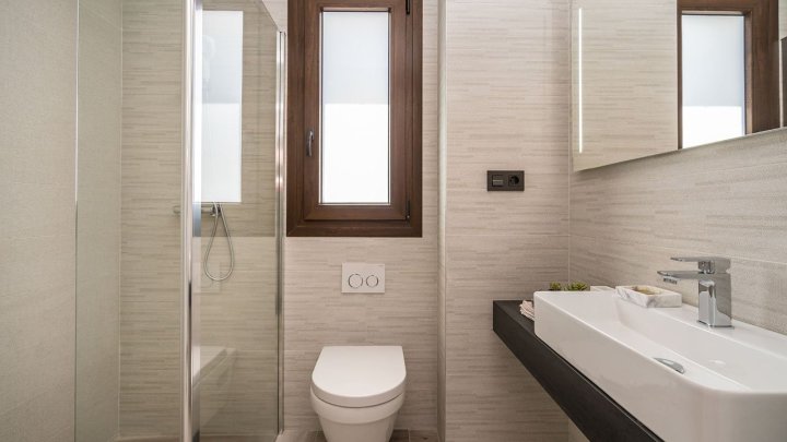 Exklusive Obergeschoss-Wohnungen mit 3 Schlafzimmern, 2 Bädern, Dachterrasse und Gemeinschaftspool