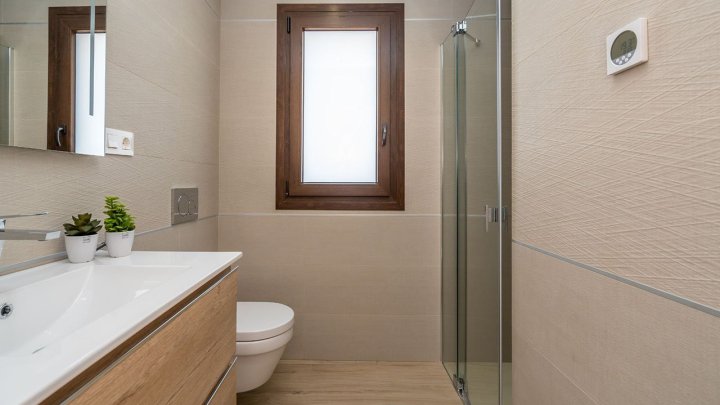 Exklusive Obergeschoss-Wohnungen mit 3 Schlafzimmern, 2 Bädern, Dachterrasse und Gemeinschaftspool