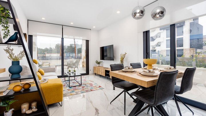 Penthouse-Wohnungen mit 2 Schlafzimmern, 2 Bädern und Dachterrasse  in abgeschlossener Anlage mit Gemeinschaftspool, Fitnessraum, Sauna und Jacuzzi