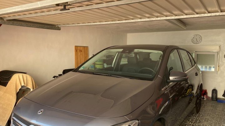 Geräumige freistehende Villa mit Garage 