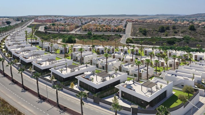 Villen mit 3 Schlafzimmern, 2 Bädern, Dachterrasse und Kfz-Stellplatz in wunderschöner Golfanlage