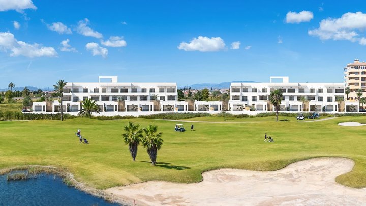 Penthouse-Wohnungen mit 3 Schlafzimmern, 2 Bädern, Dachterrasse, Gemeinschaftspool und Meerblick direkt am Golfplatz von La Serena Golf
