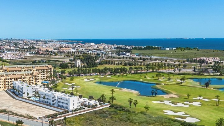 Penthouse-Wohnungen mit 3 Schlafzimmern, 2 Bädern, Dachterrasse, Gemeinschaftspool und Meerblick direkt am Golfplatz von La Serena Golf