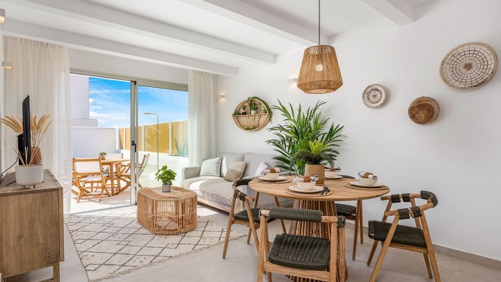 Zweigeschossige Villen mit 3 Schlafzimmern, 2 Bädern, Vorinstallation Klimaanlage und Privatpool am Golfplatz von La Serena Golf
