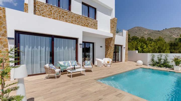 Exklusive Villen mit 3 - 4 Schlafzimmern, Privatpool und Dachterrasse mit Meerblick in wunderschöner Umgebung