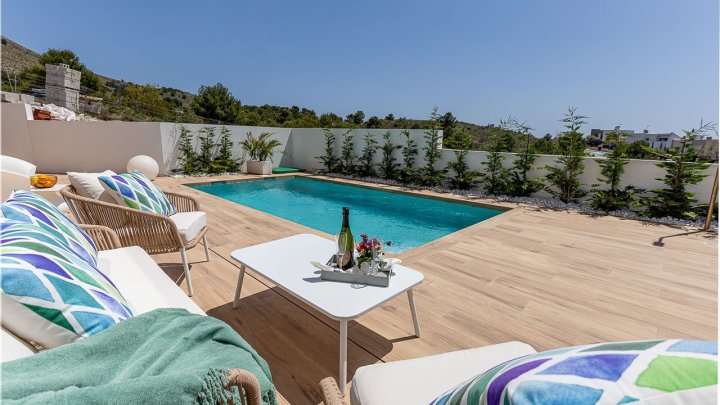 Exklusive Villen mit 3 - 4 Schlafzimmern, Privatpool und Dachterrasse mit Meerblick in wunderschöner Umgebung