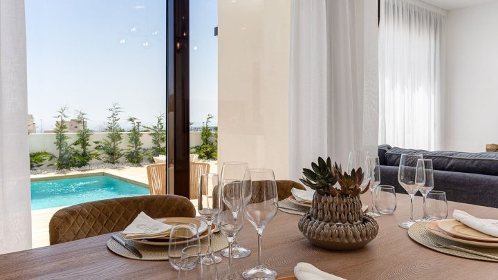 Exklusive Villen mit 3 - 4 Schlafzimmern, Privatpool und Dachterrasse mit Meerblick in wunderschöner Umgebung