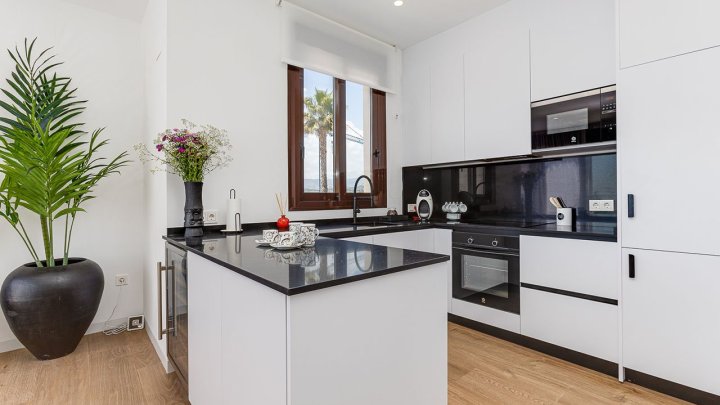 Exklusive Villen mit 3 - 4 Schlafzimmern, Privatpool und Dachterrasse mit Meerblick in wunderschöner Umgebung