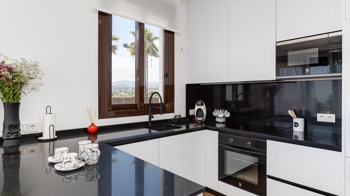 Exklusive Villen mit 3 - 4 Schlafzimmern, Privatpool und Dachterrasse mit Meerblick in wunderschöner Umgebung