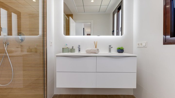 Exklusive Villen mit 3 - 4 Schlafzimmern, Privatpool und Dachterrasse mit Meerblick in wunderschöner Umgebung