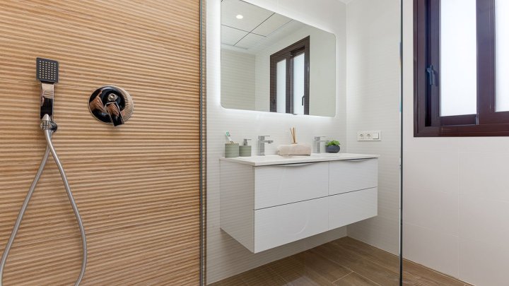 Exklusive Villen mit 3 - 4 Schlafzimmern, Privatpool und Dachterrasse mit Meerblick in wunderschöner Umgebung