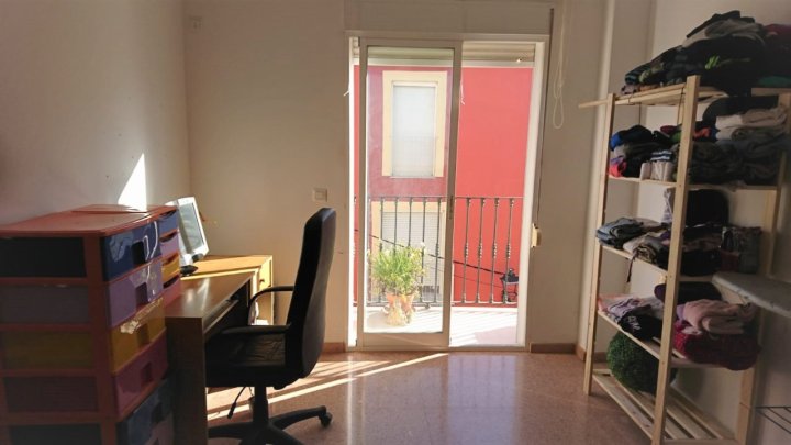 Große 3-Zimmer-Wohnung im Zentrum von Benidoleig.