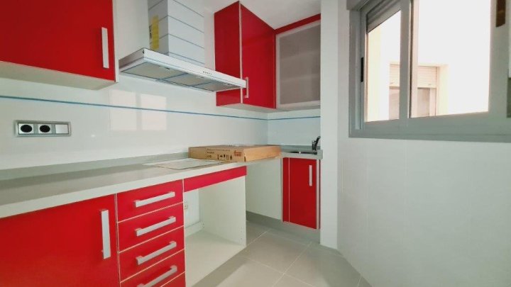 Attraktive Wohnung mit 2 Schlafzimmern und 2 Bädern, nur 300 Meter zum Meer
