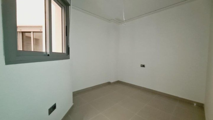 Attraktive Wohnung mit 2 Schlafzimmern und 2 Bädern, nur 300 Meter zum Meer