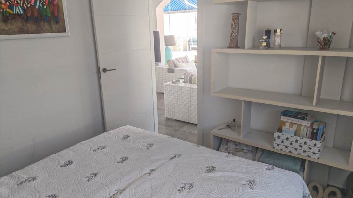 Attraktive freistehende Villa mit Sommerhaus 