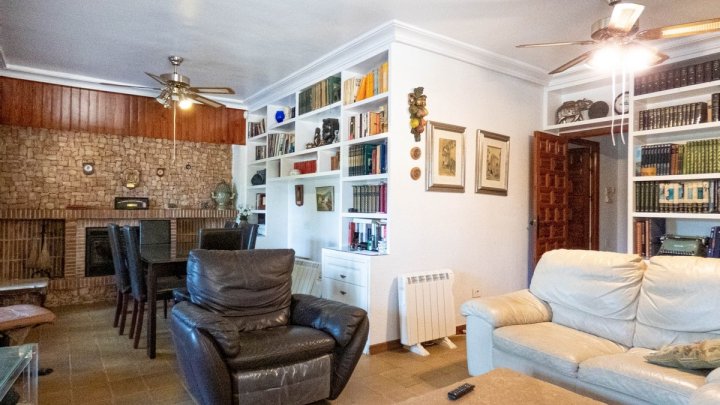 Attraktive Ebenerdige Villa mit 268 m² Wohnfläche auf 800 m² Grundstück 