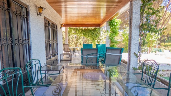 Attraktive Ebenerdige Villa mit 268 m² Wohnfläche auf 800 m² Grundstück 