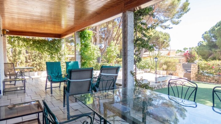 Attraktive Ebenerdige Villa mit 268 m² Wohnfläche auf 800 m² Grundstück 