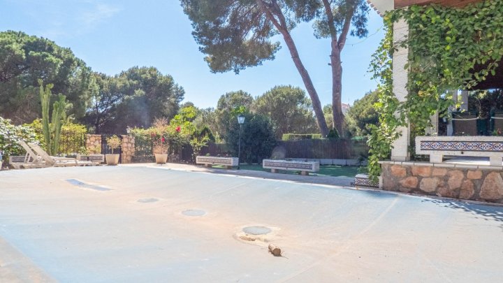 Attraktive Ebenerdige Villa mit 268 m² Wohnfläche auf 800 m² Grundstück 