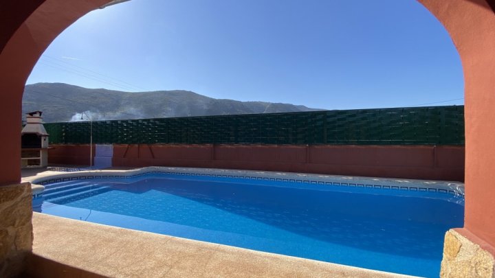 Schöner spanischer Stil Finca mit Pool, Grill, Garage, Carport, Klimaanlagen, zu Fuß in die Stadt.