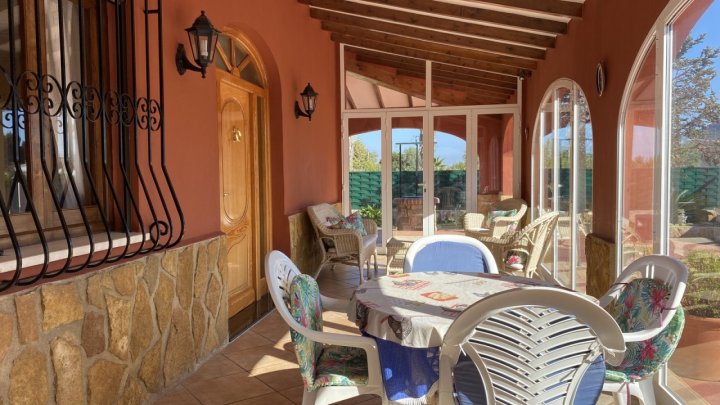 Schöner spanischer Stil Finca mit Pool, Grill, Garage, Carport, Klimaanlagen, zu Fuß in die Stadt.