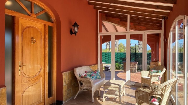 Schöner spanischer Stil Finca mit Pool, Grill, Garage, Carport, Klimaanlagen, zu Fuß in die Stadt.