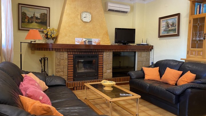 Schöner spanischer Stil Finca mit Pool, Grill, Garage, Carport, Klimaanlagen, zu Fuß in die Stadt.
