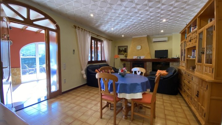 Schöner spanischer Stil Finca mit Pool, Grill, Garage, Carport, Klimaanlagen, zu Fuß in die Stadt.