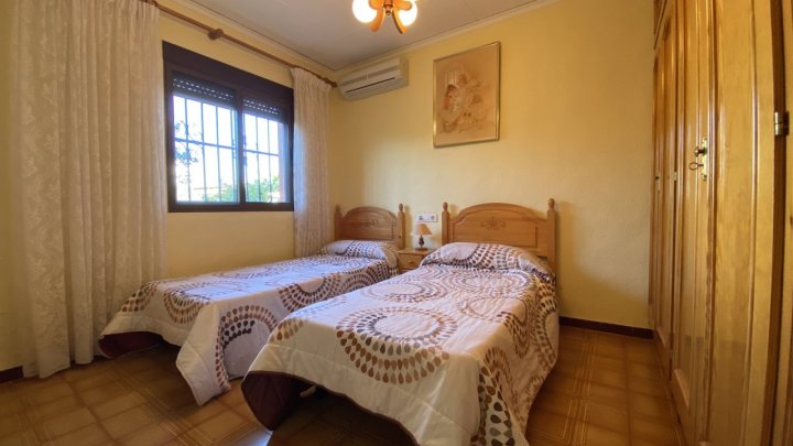 Schöner spanischer Stil Finca mit Pool, Grill, Garage, Carport, Klimaanlagen, zu Fuß in die Stadt.