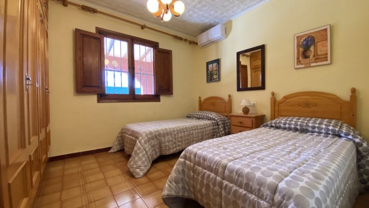 Schöner spanischer Stil Finca mit Pool, Grill, Garage, Carport, Klimaanlagen, zu Fuß in die Stadt.