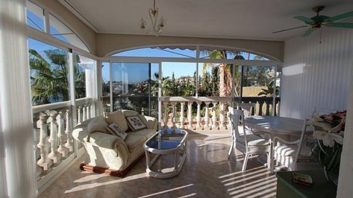 Schöne Villa mit großem privatem Pool und beeindruckendem Blick über die Küste