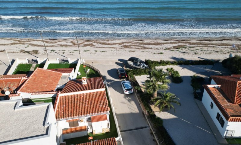 Strandhaus direkt am Strand von Els Poblets mit 2 Schlafzimmern mit unschlagbarem Blick auf das Meer.