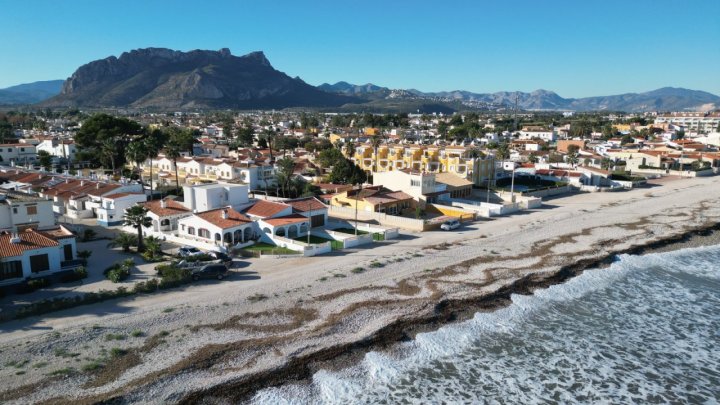 Strandhaus direkt am Strand von Els Poblets mit 2 Schlafzimmern mit unschlagbarem Blick auf das Meer.