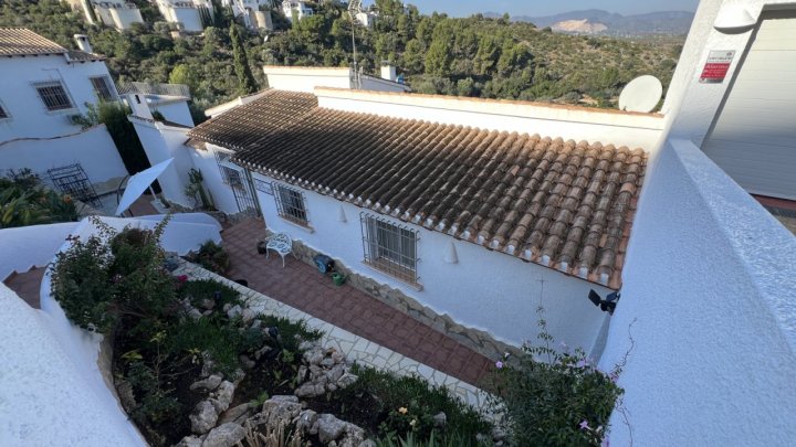  Makellose Villa mit freiem Meer-und Bergblick und separatem Apartment mit grosser Terrasse auf dem Monte Pego