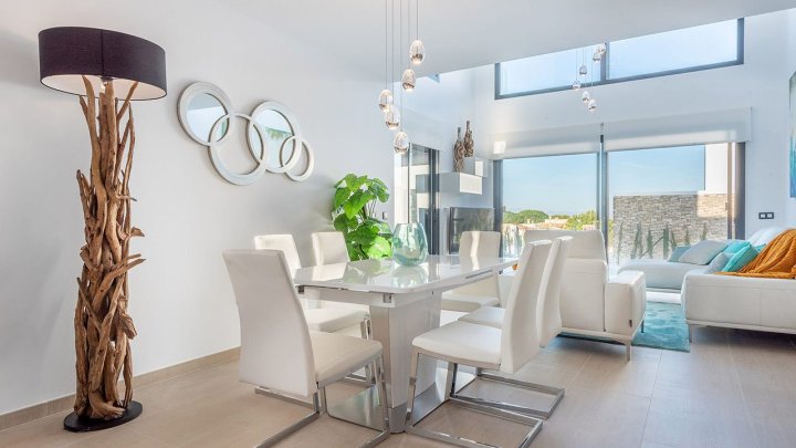 Luxus-Villen mit 3 Schlafzimmern, Dachterrasse, Meerblick und Privatpool nur 500 m vom Meer