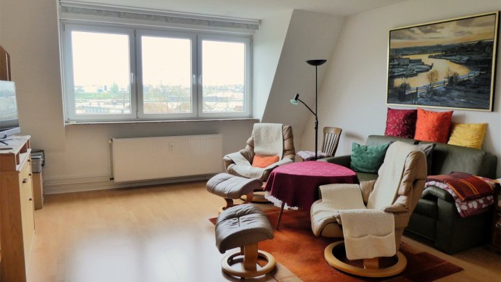 SCHIFF AHOI in KIEL-HOLTENAU: Freiwerdende 2-Zimmer-Wohnung mit Panoramablick auf den N-O-K