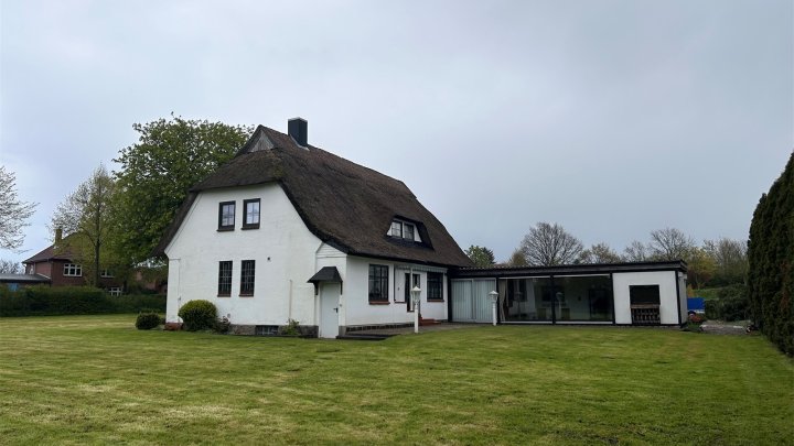 In Ostseenähe: Reetdachhaus mit großzügigem Grundstück - Ihre Naturoase! OTTO STÖBEN GmbH