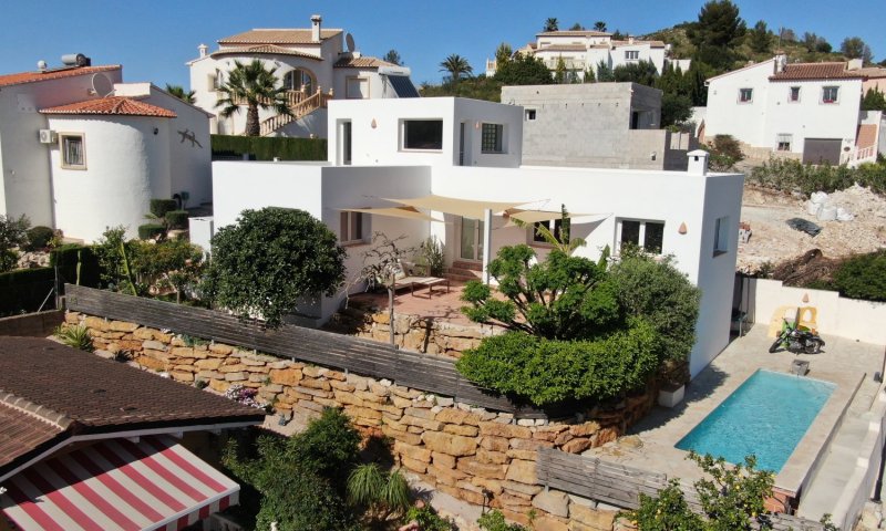 Moderne Villa in sonniger Lage am Monte Solana