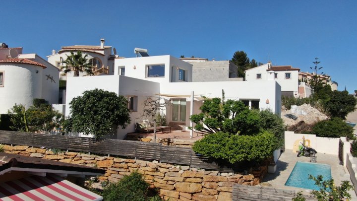 Moderne Villa in sonniger Lage am Monte Solana