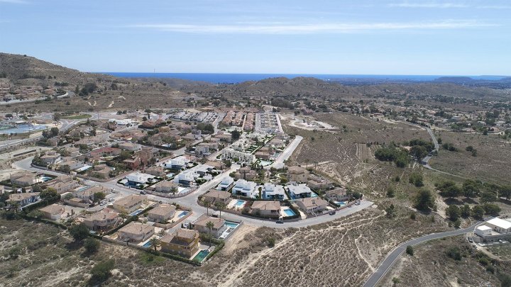 Moderne Villen mit 3 Schlafzimmern, 3 Bädern und Gemeinschaftspool in wunderschöner Umgebung