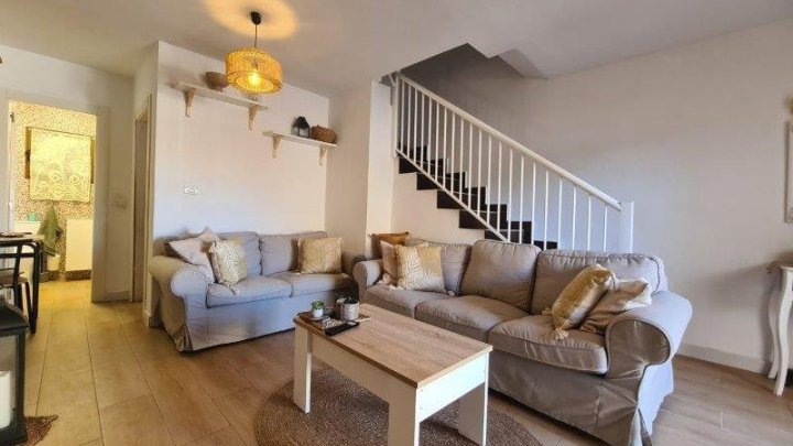 Reihenhaus in der prestigeträchtigen Gegend von Rosaleda-los Frutales, nur 550 Meter vom Meer entfernt