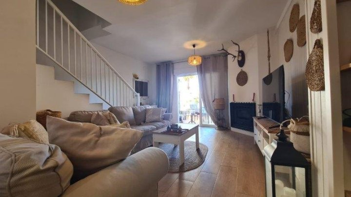 Reihenhaus in der prestigeträchtigen Gegend von Rosaleda-los Frutales, nur 550 Meter vom Meer entfernt