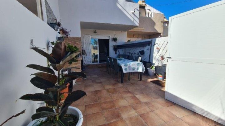 Reihenhaus in der prestigeträchtigen Gegend von Rosaleda-los Frutales, nur 550 Meter vom Meer entfernt