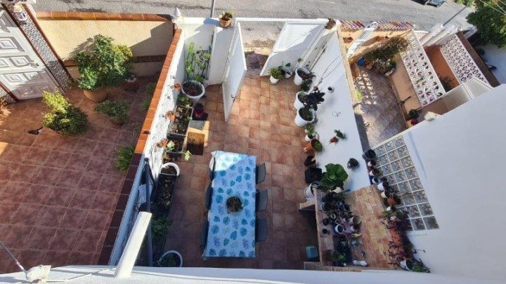 Reihenhaus in der prestigeträchtigen Gegend von Rosaleda-los Frutales, nur 550 Meter vom Meer entfernt