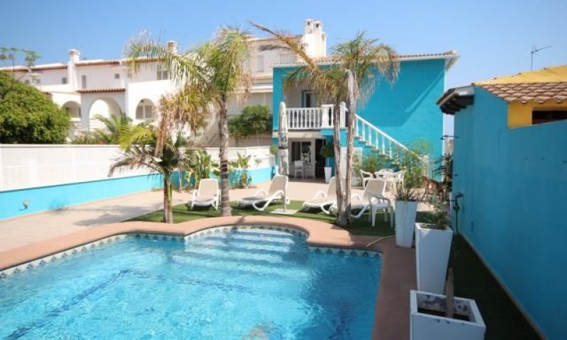 Strandvilla mit Pool, 2 Wohnungen und direktem Zugang zum Dünenstrand von Oliva