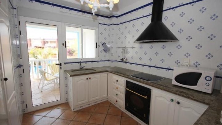 Strandvilla mit Pool, 2 Wohnungen und direktem Zugang zum Dünenstrand von Oliva