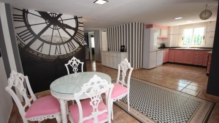 Strandvilla mit Pool, 2 Wohnungen und direktem Zugang zum Dünenstrand von Oliva