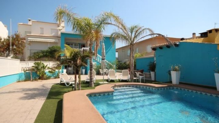 Strandvilla mit Pool, 2 Wohnungen und direktem Zugang zum Dünenstrand von Oliva